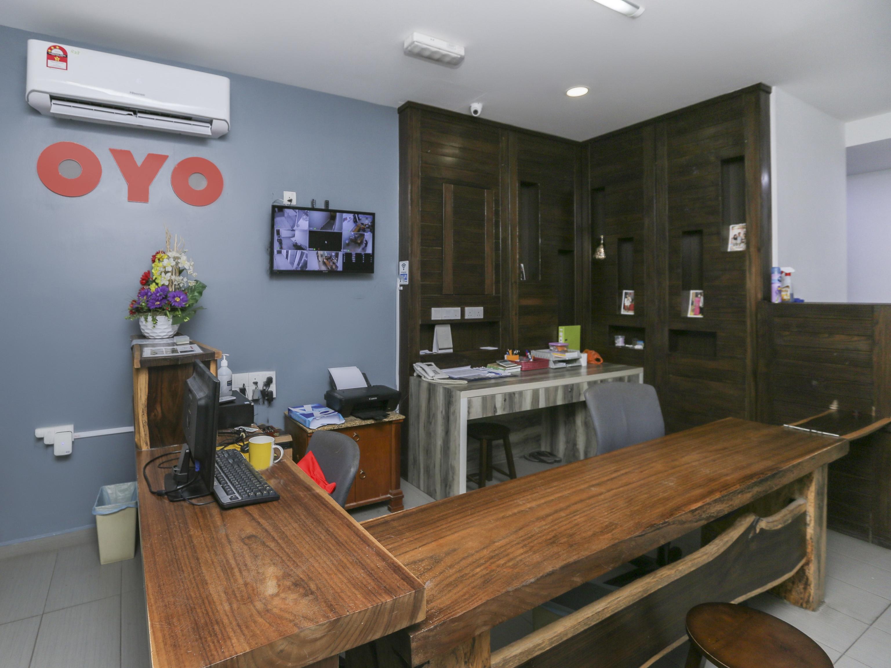 Oyo 89915 East Mount Hotel Kukup Exterior photo